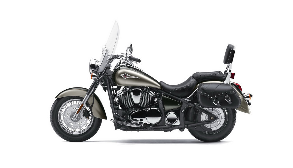 Kawasaki Vulcan 900 te indeamna sa te admiri in oglinzile vitrinelor