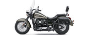 Kawasaki Vulcan 900 te indeamna sa te admiri in oglinzile vitrinelor