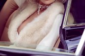 Kayslee Collins si Jaguar E-Type