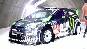 Ken Block ne prezinta noul sau Ford Fiesta WRC, plus fetele Monster!