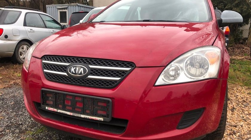 Kia Cee'd Piese caroserie si motor 2008