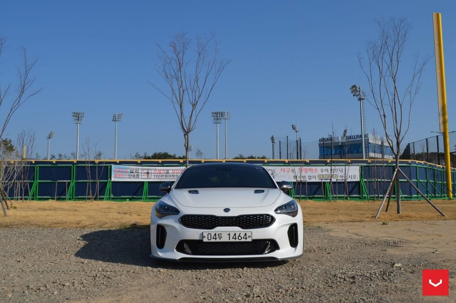 Kia Stinger cu jante Vossen