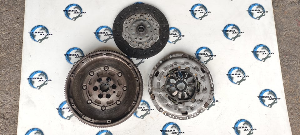 Kit ambreiaj Audi A3 8P 1.9 TDI 77 KW 105 CP cod motor BXE