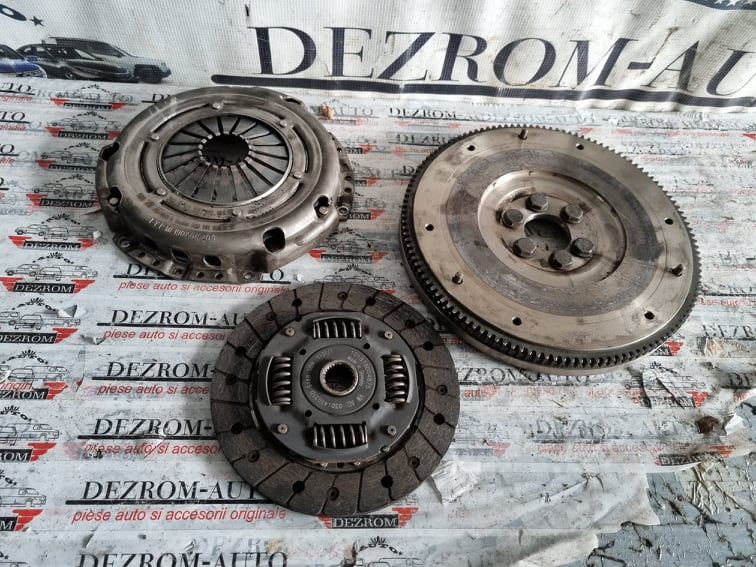 Kit ambreiaj complet (30.000 km) VW Up! 1.0i 75cp coduri : 03D141031D / 03D141025D