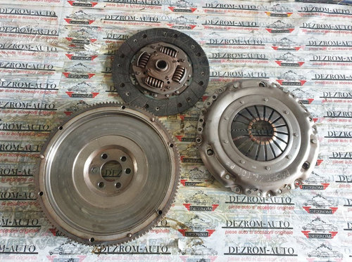 Kit ambreiaj complet VW Beetle 1.6 TDI 105 cai motor CAYC coduri : 03L141025Q / 03L141032A