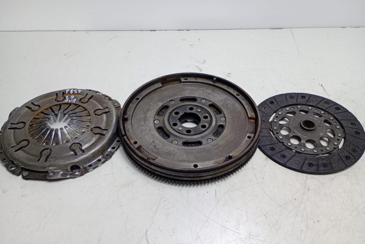 Kit ambreiaj cu volanta masa dubla 1.9 tdi Volkswagen VW Passat B5.5 [facelift] [2000 - 2005]