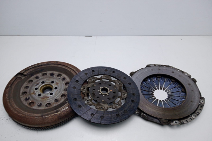Kit ambreiaj cu volanta masa dubla Skoda Octavia 2 [2004 - 2008]