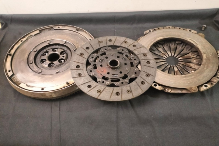 Kit ambreiaj masa dubla 1.6 TDCI Ford C-Max