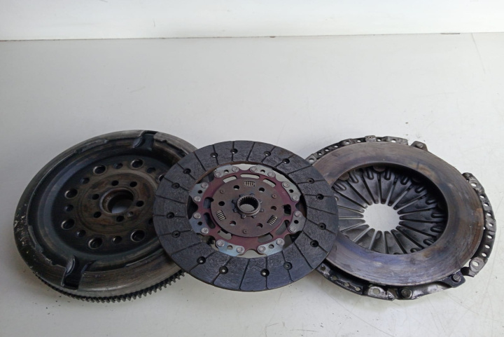 Kit ambreiaj masa dubla 2.0 tdi  6 trepte Volkswagen VW Passat B6 [2005 - 2010]