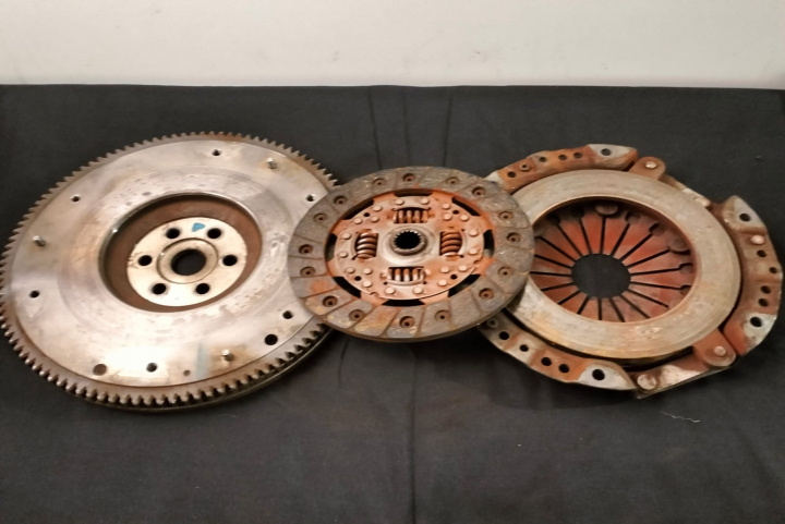 Kit ambreiaj motor 1.0 masa simpla Nissan Micra