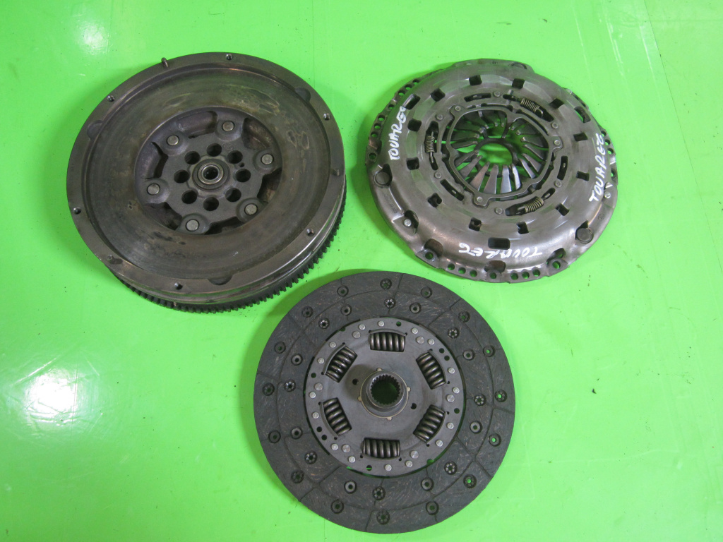 KIT AMBREIAJ PLACA / DISC / VOLANTA MASA DUBLA LUK VW TOUAREG 2.5 TDI FAB. 2002 - 2010 ⭐⭐⭐⭐⭐