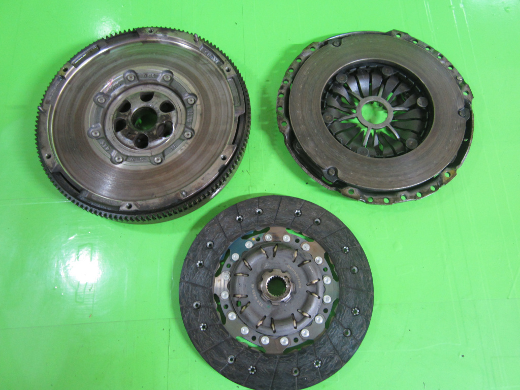 KIT AMBREIAJ PLACA / DISC / VOLANTA MASA