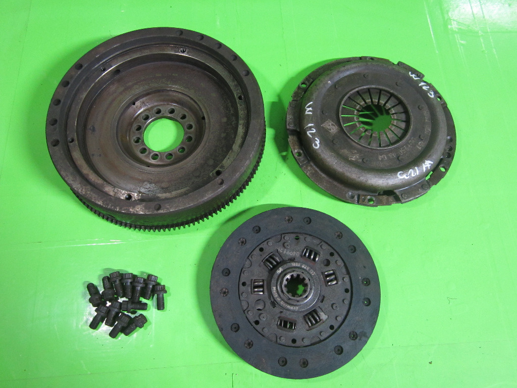 KIT AMBREIAJ PLACA / DISC / VOLANTA MASA SIMPLA MERCEDES-BENZ E-CLASS W123 240D FAB 1975–1986⭐⭐⭐⭐⭐