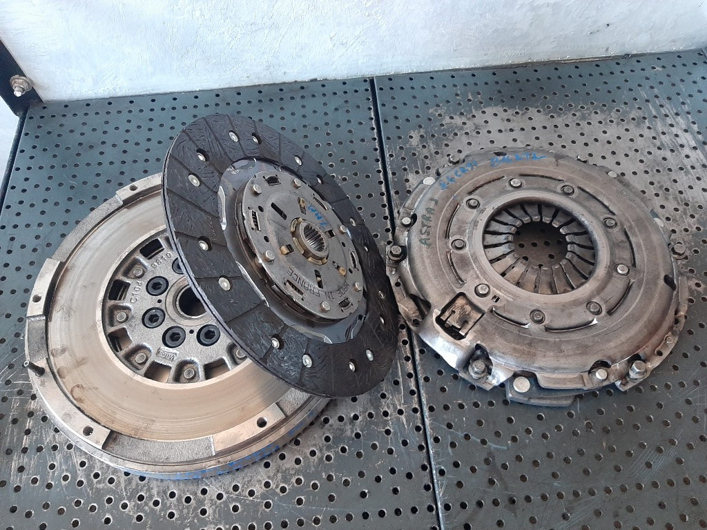 Kit ambreiaj volanta masa dubla 1.6 cdti b16dtl opel astra j disc 7mm c1066239