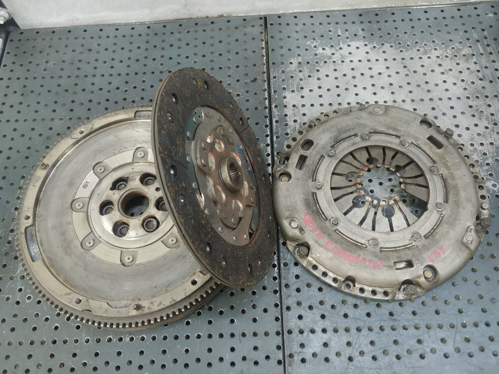 Kit ambreiaj volanta masa dubla 1.6 tdi cay vw polo 6r skoda fabia 2 seat ibiza 6j