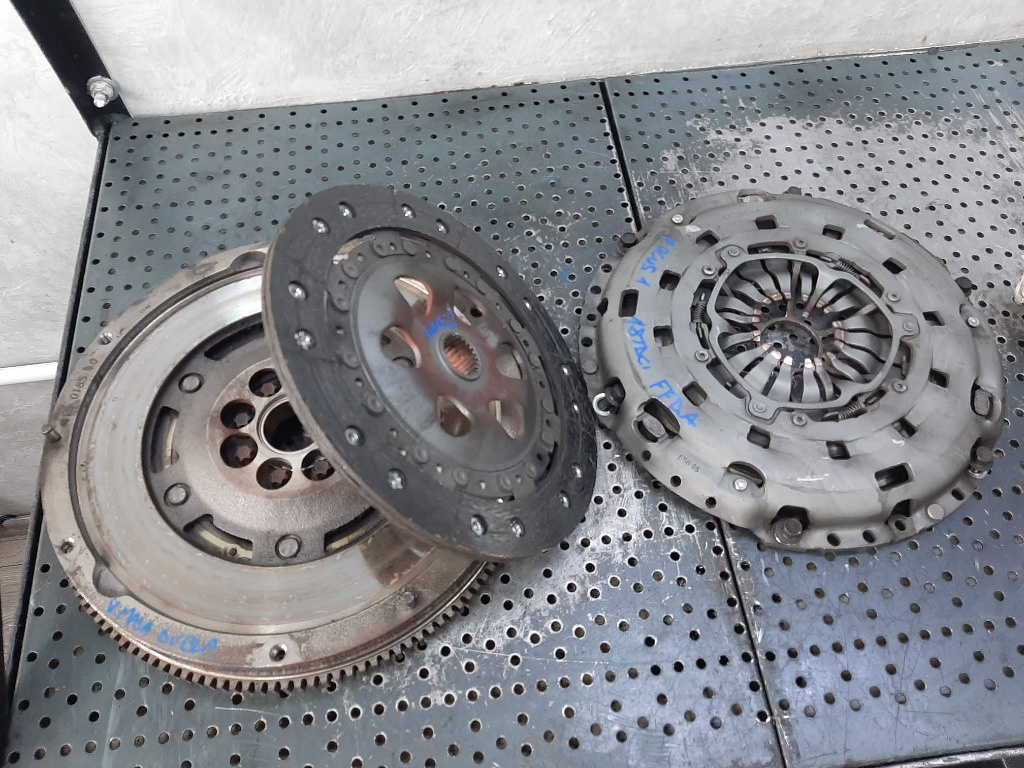 Kit ambreiaj volanta masa dubla 1.8 tdci ffda ford focus 1 disc 8,3mm