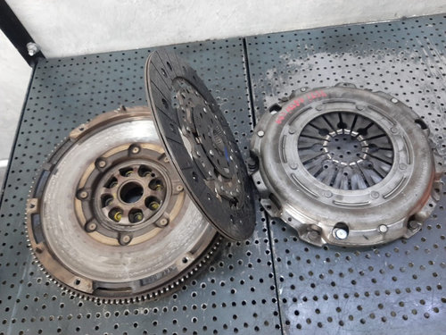 Kit ambreiaj volanta masa dubla 1.8 tfsi cda skoda yeti 5l 6 trepte disc 7mm 06917071284
