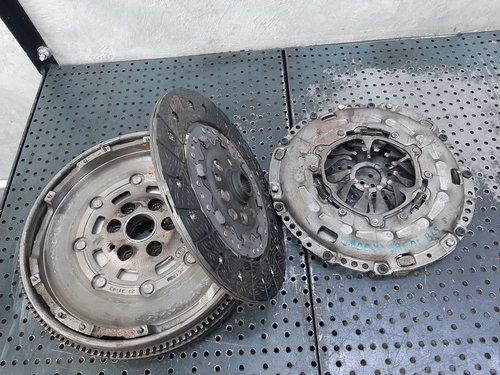 Kit ambreiaj volanta masa dubla 1.9 tdi bls vw caddy golf 5 plus touran seat leon audi a3 skoda octa...