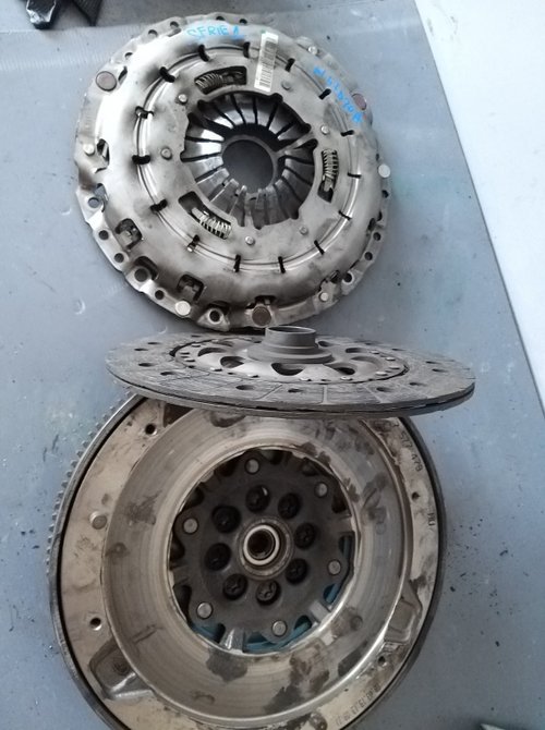 Kit ambreiaj volanta masa dubla 2.0 d n47d20a bmw serie 3 e90 e91 e92 x1 x3 serie 1 e87 e81 e82 e88 ...