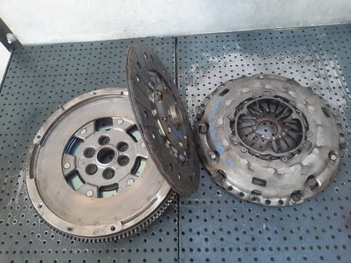 Kit ambreiaj volanta masa dubla 2.0 tdi bkd bmm 4x4 seat leon 1p1 vw golf 5 audi a3 disc 8,2mm 32403...