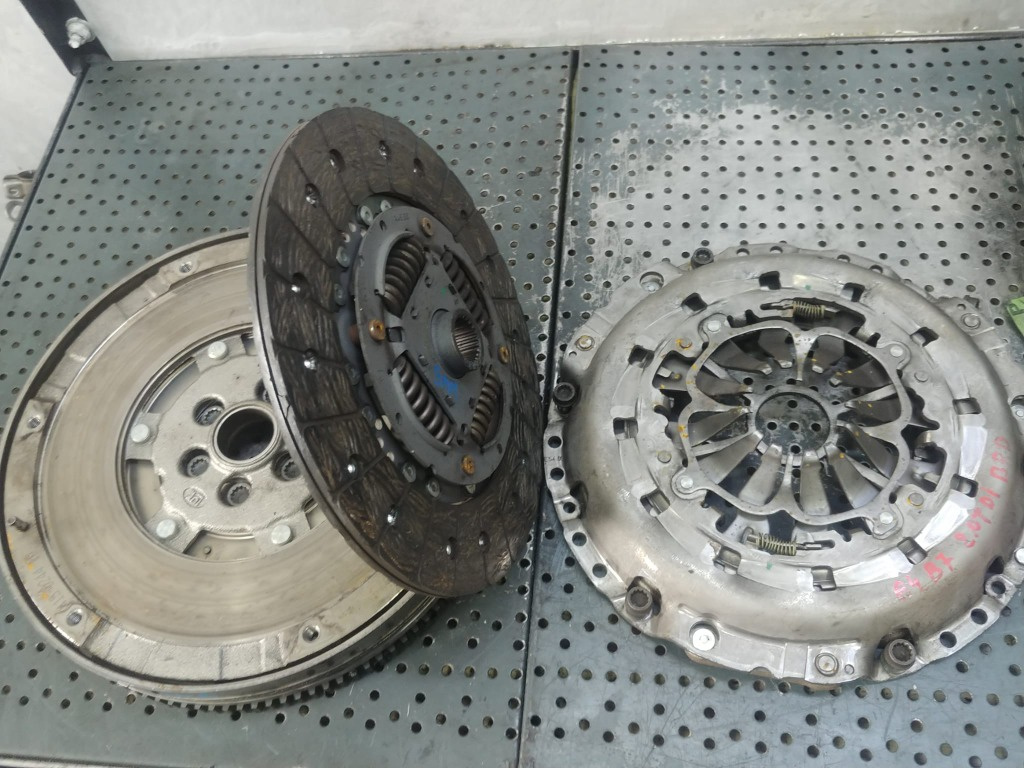 Kit ambreiaj volanta masa dubla 2.0 tdi brd audi a4 b7 disc 9mm 324033410