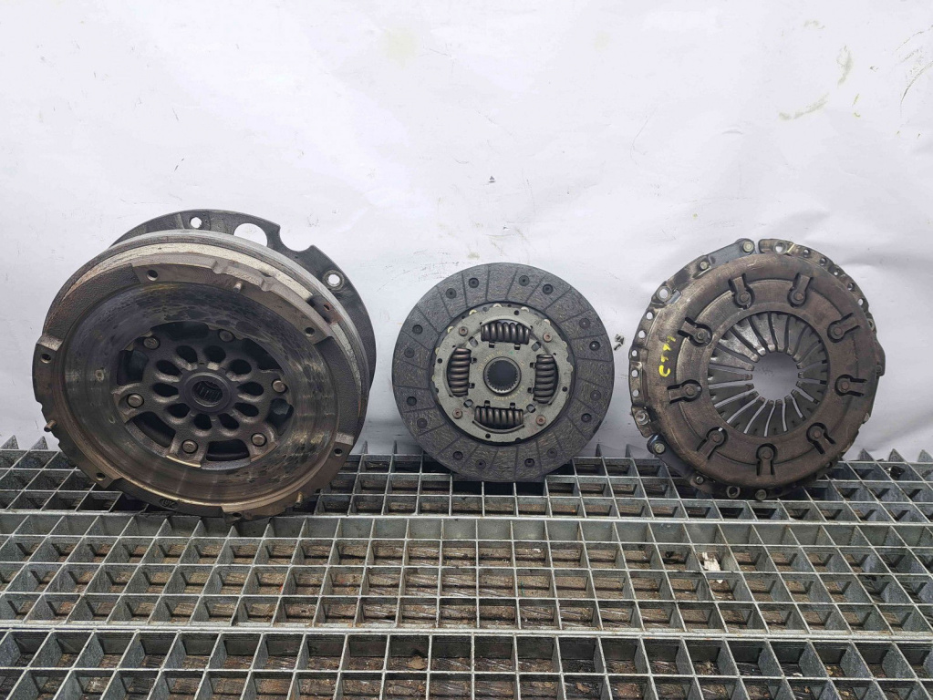 Kit ambreiaj volanta masa dubla Audi A4 (8K2, B8) [Fabr 2008-2015] 323085310 1.8 Benz CABA 88KW / 120CP