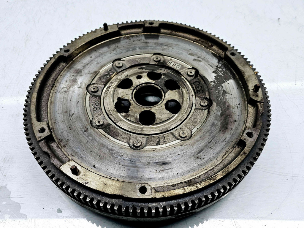 Kit ambreiaj volanta masa dubla Volkswagen Passat B6 Variant (3C5) [Fabr 2005-2010] OEM 1.6 TDI CAYC 77KW / 105CP