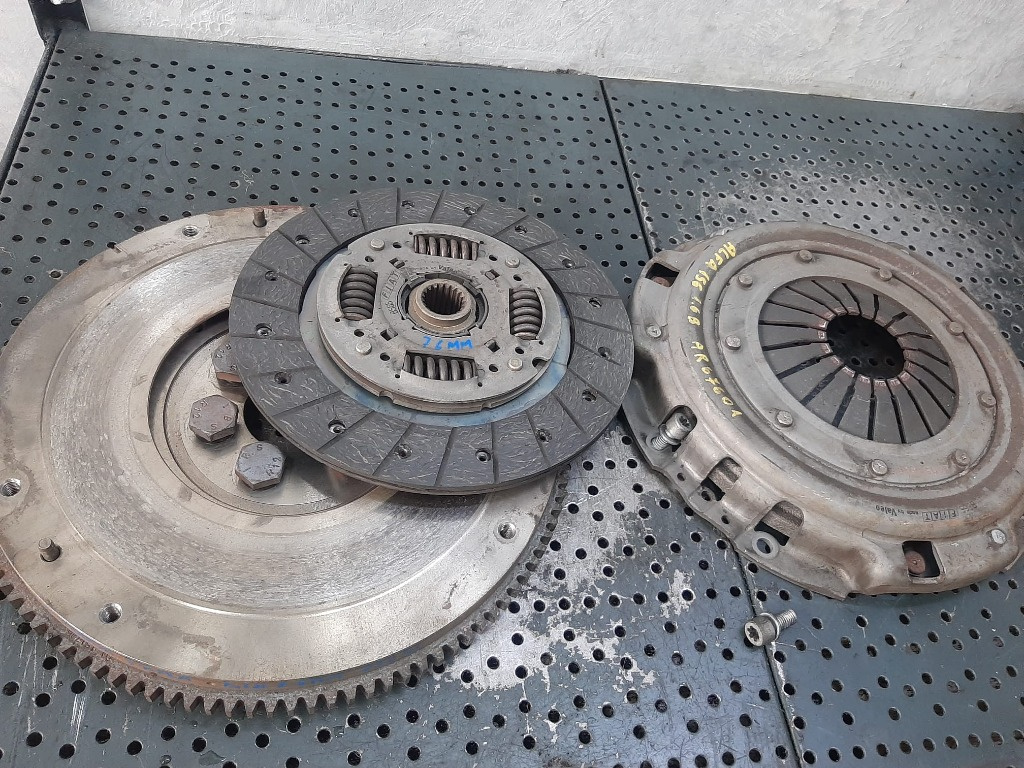 Kit ambreiaj volanta masa simpla 1.6b ar67601 alfa romeo 156 disc 7,6mm