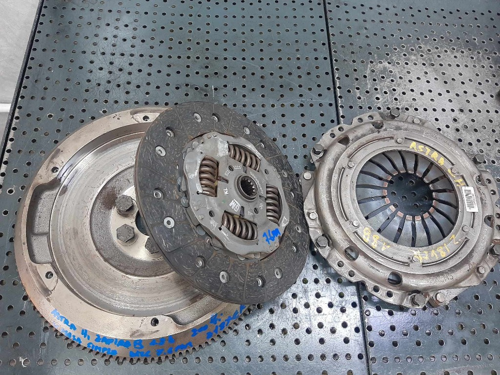 Kit ambreiaj volanta masa simpla 1.8 b z18xer opel zafira b astra h 55556349