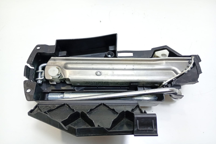 Kit depanare cric / cheie roata / cui tractare A2048980314 Mercedes-Benz C-Class W204/S204 [2007 - 2012]