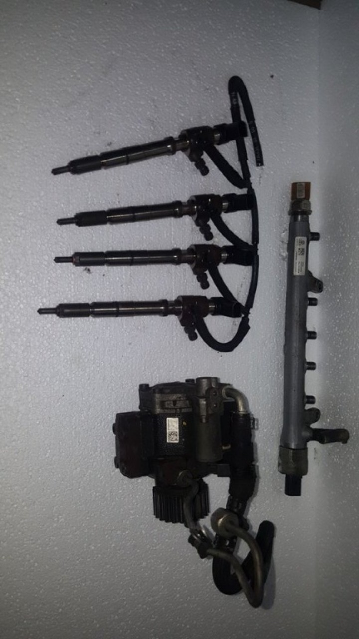 Kit injectie audi a3 8p facelift 1.6 tdi cayc 105 cai