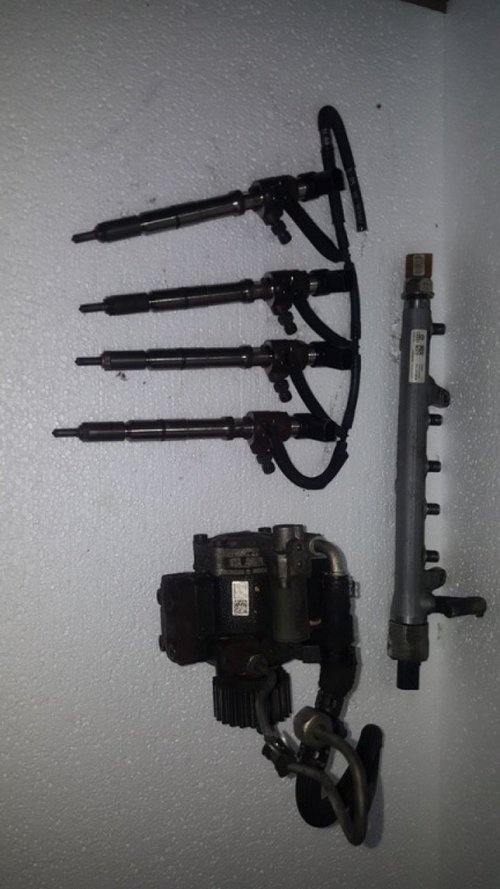 Kit injectie audi a3 8p facelift 1.6 tdi cayc 105 cai