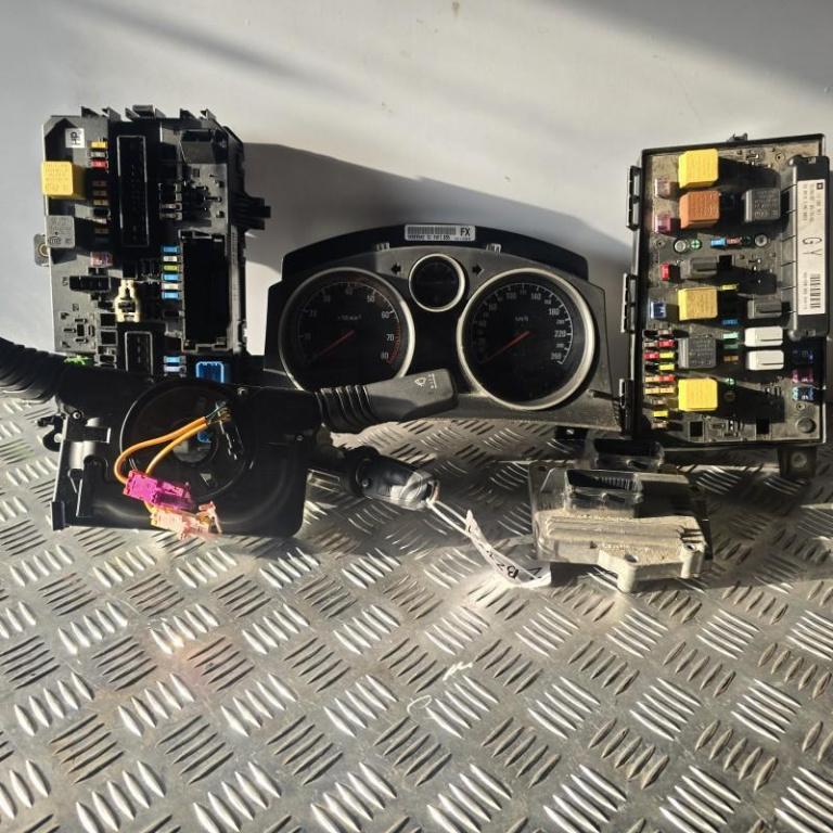 Kit pornire complet Opel Zafira B 2005-> 1.6 I 105 cp 77 kw Z16XE1 55561172