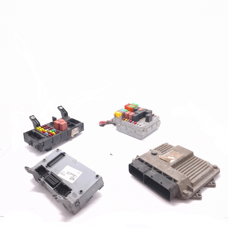 Kit Pornire Fiat Linea (323) 2007-2016 1.3 D Multijet 199 A3.000 Motorina Calculator Motor Panou Sigurante 51829543, 552Z172, 503440190606, Nbc31005, 50344020040, 51815360, 51763390, 554953050200, 51778013, 71600.089.03, 7160008903 Magneti Marelli