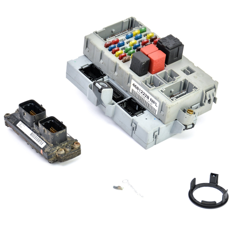 Kit Pornire Fiat Punto (188) 1999-2010 1.2 60 188 A4.000 Benzina Calculator Confort Calculator Motor Chip Cheie Cititor Cheie Panou Sigurante 55181150, 61600.604.05, 46552681, 16812228, 16812231 Magneti Marelli