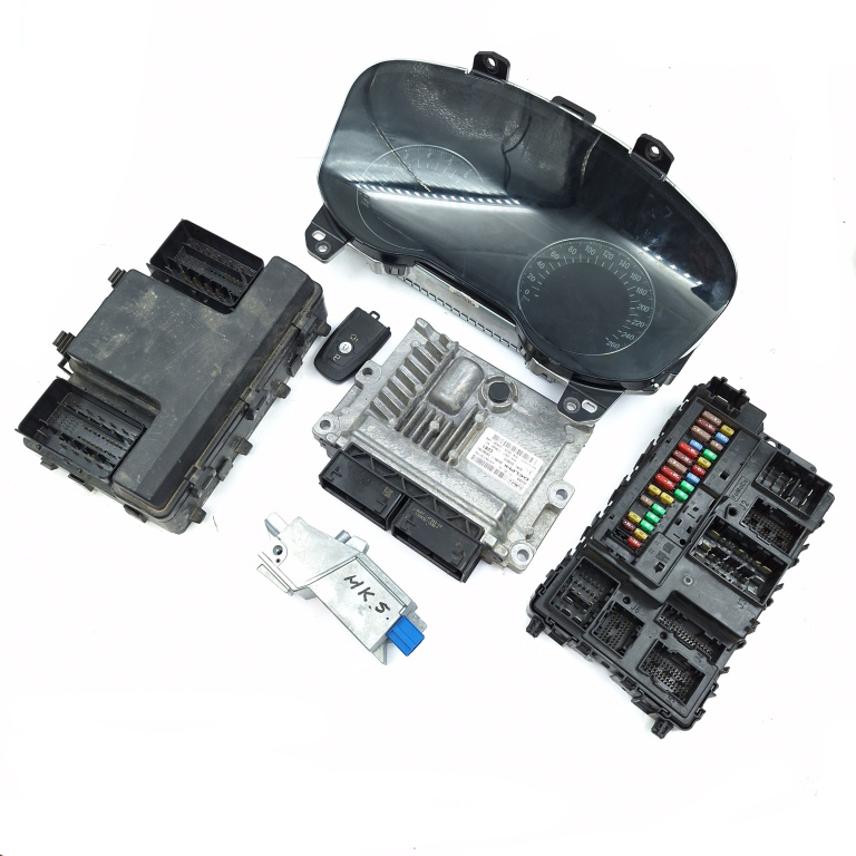 Kit Pornire Ford Mondeo Mk 5 2014-2022 2.0 Tdci T7Ce Motorina Blocator Coloana Volan Calculator Confort Calculator Motor Ceas Bord Chip Cheie Panou Sigurante Ds7112B684Xc, Ds71-12B684-Xc, Hs7A12A650Cab, Hs7A-12A650-Cab, 28584781, 97Ri010012, 97Ri-010