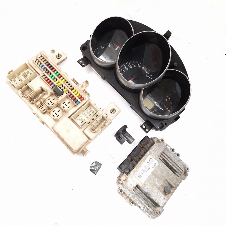 Kit Pornire Mazda 3 (Bk) 2003-2009 1.6 Mz-Cd Y406 Motorina Calculator Motor Ceas Bord Chip Cheie Imobilizator Panou Sigurante 5M6112A650Aa, 5M6112A650Aa7Bsa, 0281012531, 1039S13076, 519101067, 00028541, 66730E, E151205, Bp4K55430, K9001, 4Tbn9Jb056,