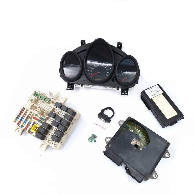 Kit Pornire Mitsubishi Colt 6 (Z3A, Z2A) 2002-2012 1.3 Benzina Calculator Confort Calculator Motor Ceas Bord Chip Cheie Imobilizator Panou Sigurante A1351507279, 1860A710, 8637A171, 5Wk45103I, 5Wk45107, 5Wk48883, E2497Ri010013, 92Lp0669, 90Lp0204, Mn