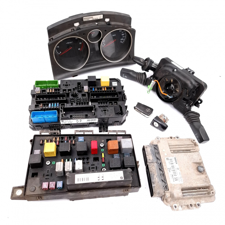 Kit Pornire Opel Astra H 2004-2012 1.7 Cdti Z 17 Dth Motorina Calculator Motor Ceas Bord Cheie Contact Cu Cheie Panou Sigurante 0281011943, 18830077, 1039S06588, 55556829, 488010077, 8973785710, 13191129, 5Dk00866827, 13181278, 5Dk00866931, 93181313,
