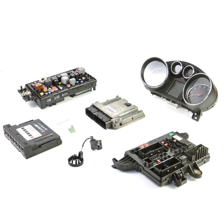 Kit Pornire Opel Insignia 2008-2022 2.0 Cdti A 20 Dth Motorina Calculator Confort Calculator Motor Ceas Bord Chip Cheie Imobilizator Panou Sigurante 55577619, 0281017453, 13578704, F00Hj00746, 13504286, F00Hj00493, 132277321, 13275881, 22783074 Bosch