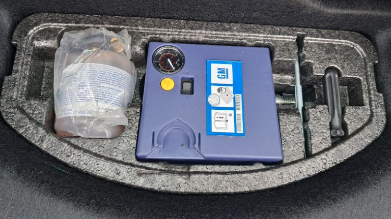 Kit roata rezerva Opel Astra J combi an 2011