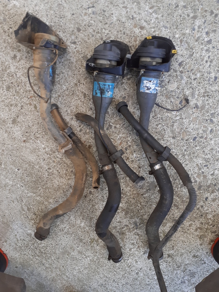 KJ1133 GAT ALIMENTARE REZERVOR MOTORINA 52129235AD jeep cherokee kj 2.8