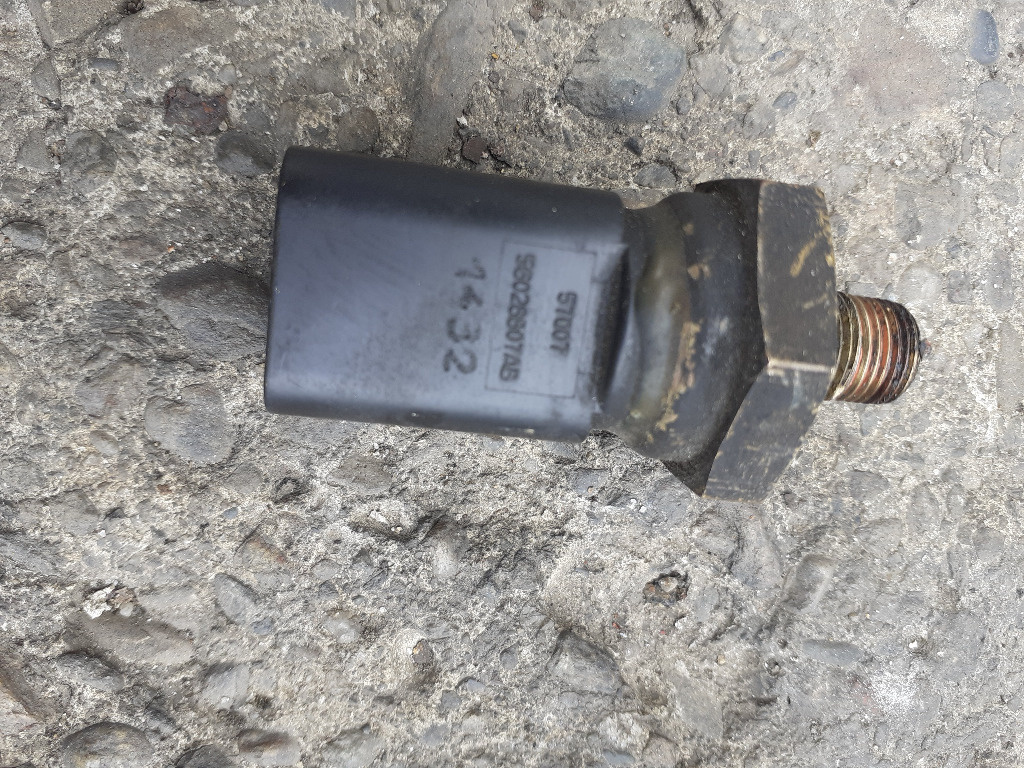 KJ1205 SENZOR PRESIUNE ULEI NIVEL JEEP KJ 2.5 2.8 CHEROKEE 56028807AB 57007