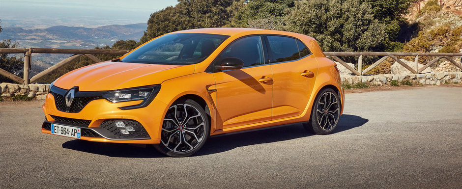 L-au pozat din toate unghiurile, de la exterior spre interior. POZE multe cu noul Megane RS, ca sa iti ajunga tot anul L-au pozat din toate unghiurile, de la exterior spre interior. POZE multe cu noul Megane RS, ca sa iti ajunga tot anul