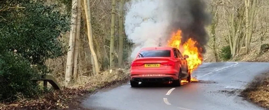 L-au tunat pana cand l-au facut cel mai rapid din tara, dar nu au mai bagat bani si intr-un extinctor. In weekend, Audi-ul a luat foc L-au tunat pana cand l-au facut cel mai rapid din tara, dar nu au mai bagat bani si intr-un extinctor. In weekend, Audi-ul a luat foc