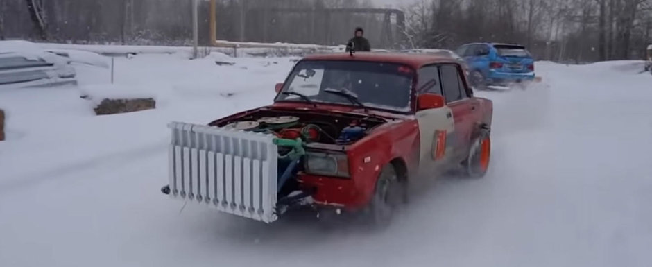 LADA cu doua motoare si calorifer in loc de radiator. VIDEO cu cea mai nebuna masina de pe internet