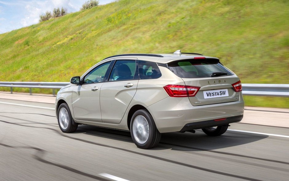 Lada Vesta SW si Vesta SW Cross