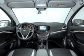Lada Vesta SW si Vesta SW Cross