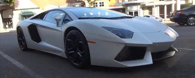 Lamborghini Aventador alb mat: turatii in Beverly Hills