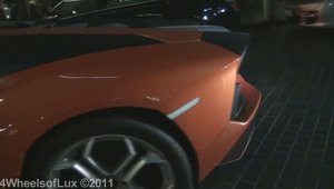 Lamborghini Aventador asteapta valetul
